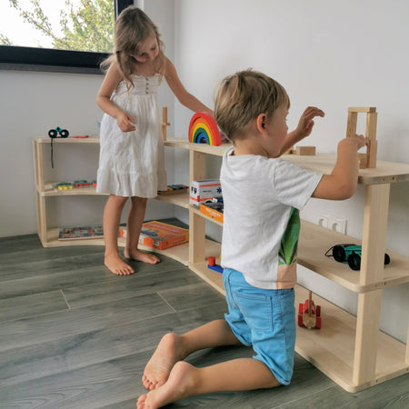 Gestalten Sie Ihr eigenes Montessori-Aufbewahrungssystem – Naturholz-Finish
